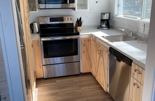 Queens House | Canada dream vacation right on the lake in the popular province of Nova Scotia