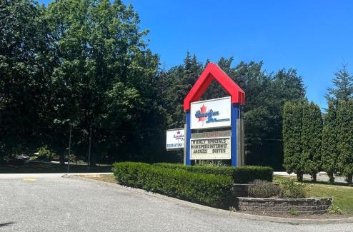 Newton Hotel | Canadian Inn