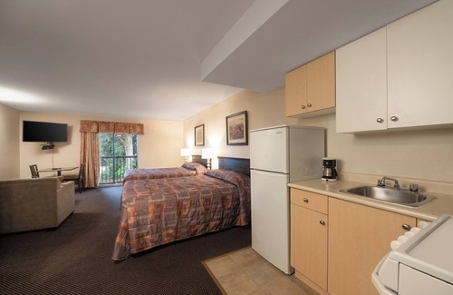 Newton Hotel | Canadian Inn