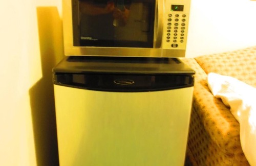 Hanover Hotel | Canadiana Motel