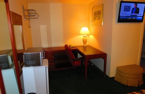 Hanover Hotel | Canadiana Motel