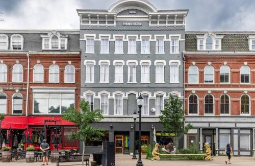 Bangor Apartment | Canal View, DTWN Bangor, Steps to great Restaurants, Room # 210