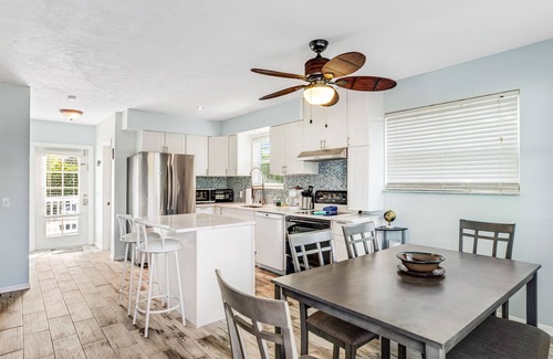 Big Coppitt Key House | Canalside condo with private dock, boat ramp, water-view patio, central AC & W/D