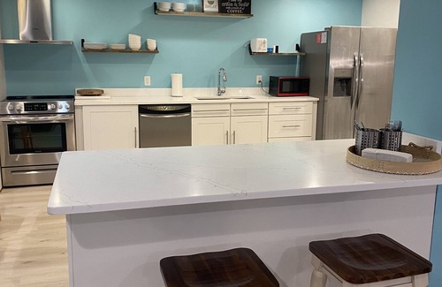 Country Club Estates Hotel | Canalside Inn