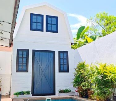 Saen Suk Villa | Canary Pool Villa Bangsaen