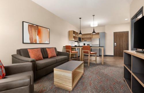 Bermuda Hotel | Candlewood Suites Chester - Richmond by IHG