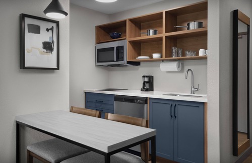 Southpoint Hotel | Candlewood Suites Jacksonville Southpoint by IHG