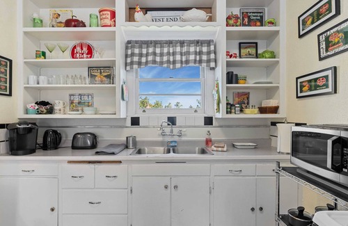 Santa Rosa Apartment | Cannery Loft @ Railroad Square Top Floor Views