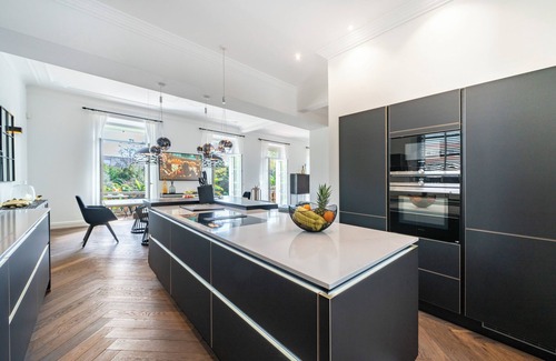 Prado - Republique House | Cannes center townhouse