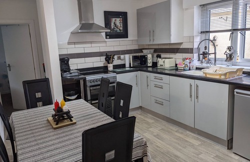 Penrhyndeudraeth House | Canol Cae Cottages Bluebell in Penrhyndeudraeth near Porthmadog. 3 bed