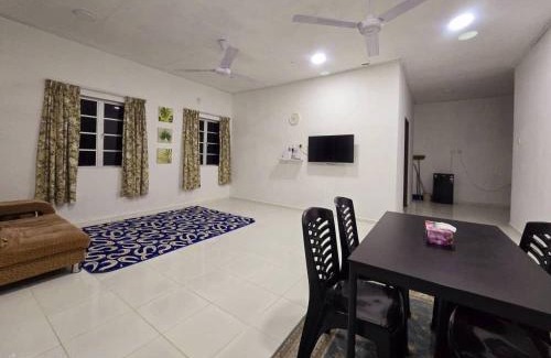 Bukit Payong House | Cantik-La Homestay Kolam Kuala Terengganu 6 Bilik