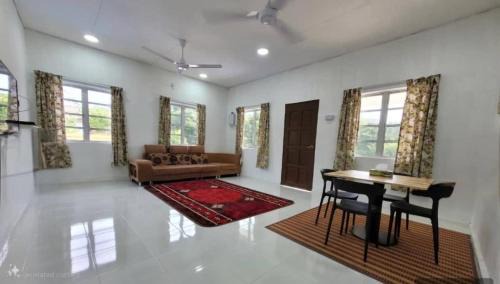 Bukit Payong House | Cantik-La Homestay Kolam Kuala Terengganu 6 Bilik