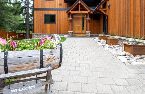 Golden Bed & Breakfast | Canyon Ridge Lodge