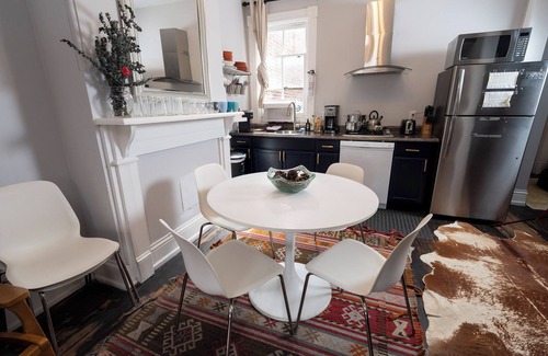 Stanton Park Bed & Breakfast | Cap Hill 1-level Loft-style 2 Bedroom, near Capitol, Eastern MarketFREE Parking,