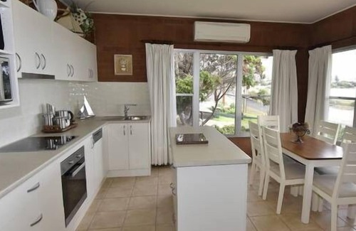 Penneshaw Cottage | Cape View Cottage - beachside