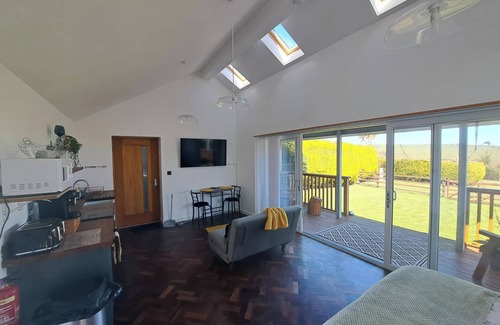 Llanerchymedd Cottage | CAPEL PARK (TYDDYNOD BACH), pet friendly in Llanerchymedd