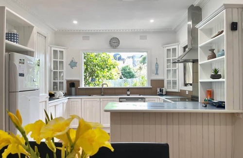 Frankston South House | Capelink Atop Prestigious Oliver's Hill: Longer Stay Welcome