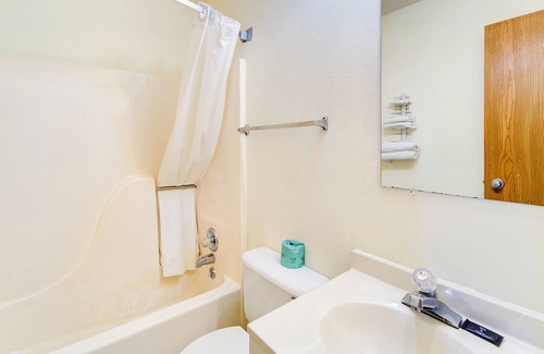 Kingdom City Hotel | Capital O Amerihost Inn and Suites Kingdom City Hwy 54 MO