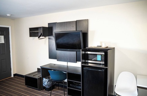 Howell Hotel | Capri inn and Suites