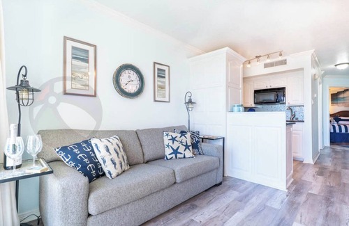 Galveston Condo | Captain's Cove Condo-Walk to Beach
