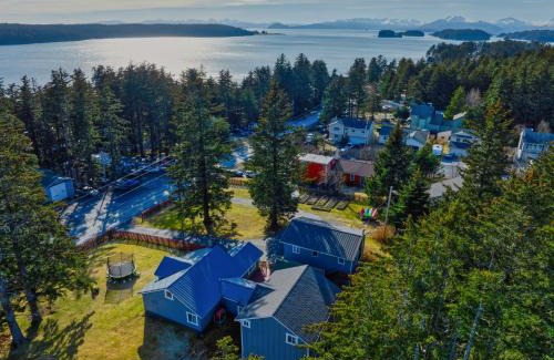 Kodiak Apartment | Captivating Coastline 2 BR Retreat with Ocean View