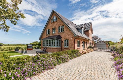 Midlum House | Caras Hus