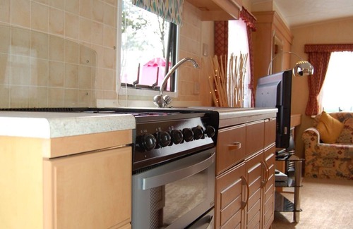 Bryn-crug House | Caravan B26 at The Woodlands