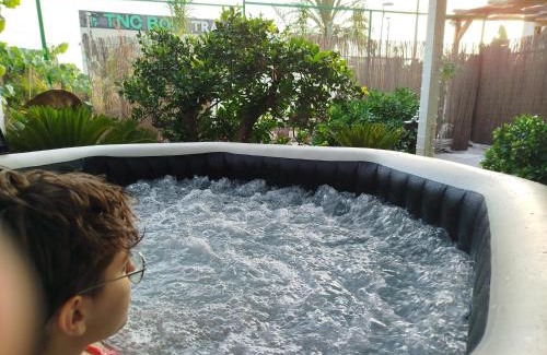 Beniajan House | Caravana en la huerta