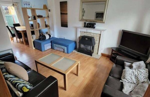 Splott House | Cardiff 3bed House-freeparking-15minwalktostadium