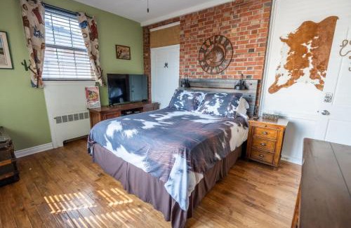 Cornwall House | Cardinal Inn Western Room