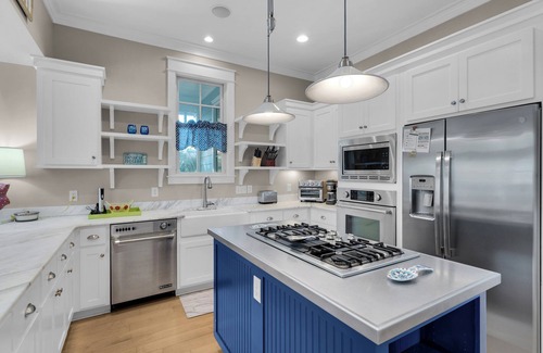 Sunnyside House | Carillon Beach Home. Perfect Location next to the Bellevue Pool.1 Level, 4 Br.