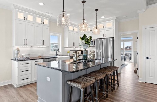 Ocean Isle Beach House | Carolina-Leg-A-Sea - 5 Bedrooms, Ice Machine, Bikes, Pool & Spa and more.