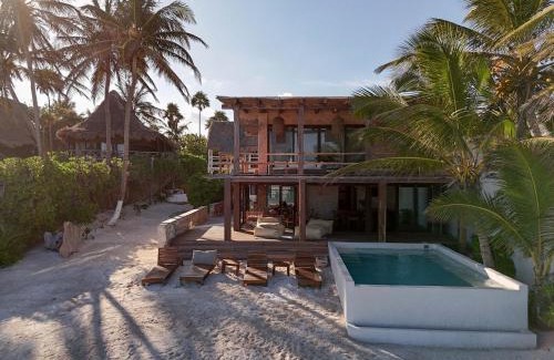 Zona Hotelera Villa | Casa Aakbal - Luxury Beach Front Villa