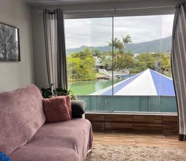 Barra da Lagoa House | Casa Aconchegante no Canal da Lagoa