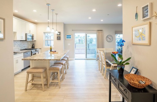 Avila Beach House | Casa Alina: 4 bedroom home steps from beach and golf course