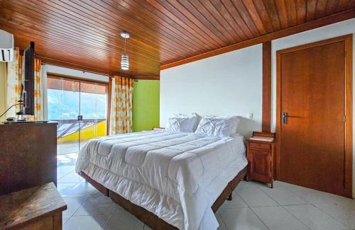 Frade Villa | Casa amarela portogalo Angra dos Reis