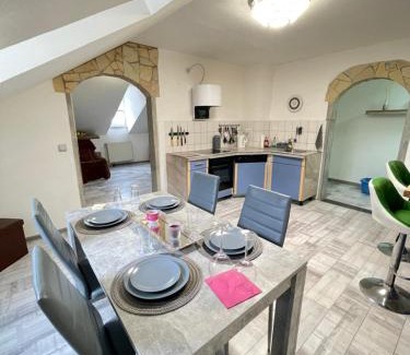 Saalfeld-Saale Apartment | Casa Antic Große Moderne 45qm wohnung im Zentrum Am Bahnhof Kostenloses WLAN