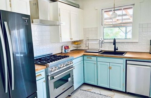 Sellwood-Moreland House | Casa Azul, Charming Southeast Portland home