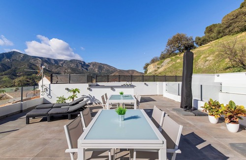 Carratraca Apartment | CASA BANDERAS SPA-BEDROOM ISABEL HYDROMASSAGE(CAMINITO REY Y MASAJES OPTIONAL)