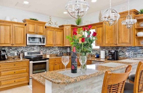 Boynton Beach House | Casa Bella - Paradise 5 bedrooms, pool, hot tub, putting green