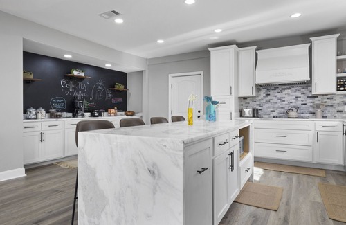 Gulfport House | Casa Blanca: Modern 5BD Near Beach, Casino & More!