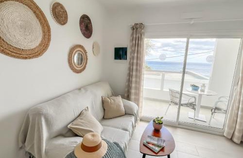 Punta Mujeres Apartment | Casa Burgao 2 on the front line with seaview terrace
