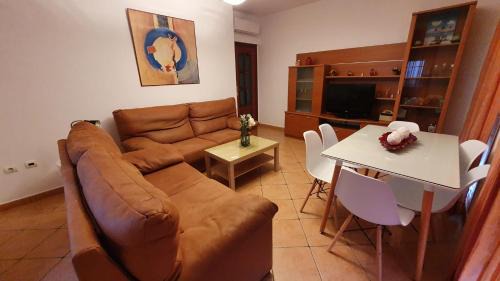 Punta Umbria House | Casa céntrica, 3 dormitorios, gran terraza, cerca de la playa