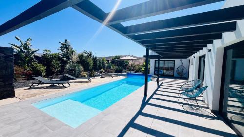 Lajares Apartment | Casa Carica with heated pool in Lajares