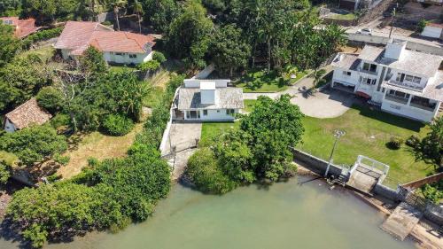 Sambaqui House | Casa Cerutti 3Q com vista para o mar by Achei