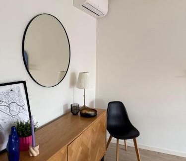 Mechelen Apartment | Casa Congé - Colorful Stay & Free Wine Bottle