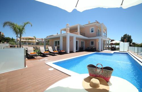 Gale Villa | Casa Coralea