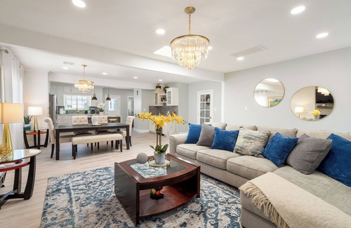 Inglewood House | Casa CW 3Bedrooms House + Guest Studio Near LAX/SoFi Stadium/Beachn