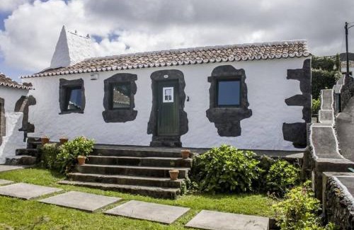Angra do Heroismo House | Casa da Serreta by PontaNegraAzores