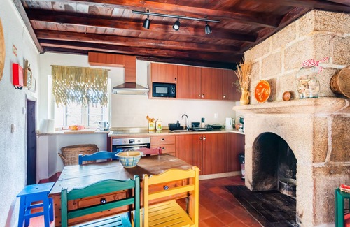 Monsanto Apartment | Casa das 10 Janelas @ Monsanto